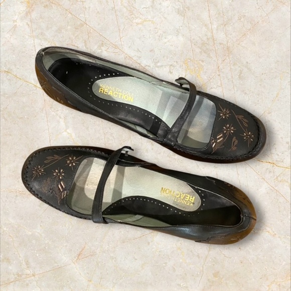 Kenneth Cole Reaction Black Shoes with Vintage-Inspired Detailing Size 9 - Picture 3 of 8